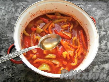 Сюда же добавить мёд (можно и жидкий, и засахаренный).