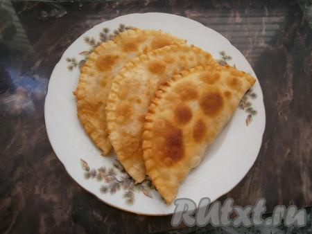 Чебуреки из замечательного теста, замешанного с добавлением уксуса, получаются румяными, хрустящими, сочными и очень вкусными! Попробуйте обязательно, рекомендую!