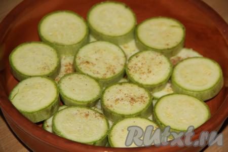 Таким образом у нас получится два или три слоя кабачков.