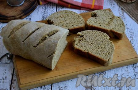 Сразу же&nbsp;горячим завернуть свежеиспечённый хлеб&nbsp;в хлопковое полотенце и дать ему полностью остыть. Только после этого хлебушек можно нарезать. Домашний ржаной хлеб, приготовленный на кефире без дрожжей, можно испечь в качестве альтернативы дрожжевому хлебу. Такой хлебушек станет прекрасным дополнением к супам и другим блюдам.