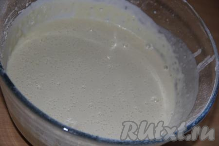 Перемешать миксером и оставить в тёплом месте на 1 час.