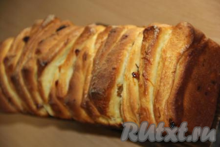 Выпекать пирог "Гармошка" в разогретой духовке&nbsp;до золотистого цвета (минут 40-45) при температуре 200 градусов. Готовый пирог немного остудить и вынуть из формы.