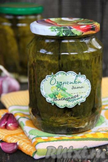 Маринованные огурцы, приготовленные со стерилизацией, получаются аппетитными, вкусными, в меру острыми. Как приятно зимой достать баночку такой домашней заготовки и насладиться хрустящим огурчиком!