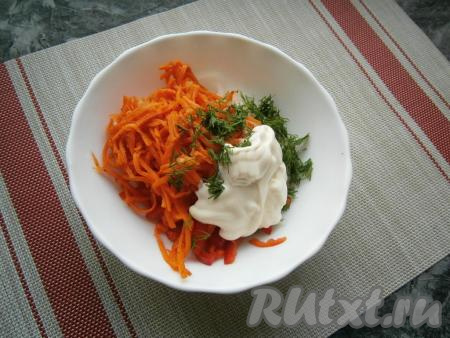 Сюда же&nbsp;добавить майонез (вместо майонеза можно использовать несладкий йогурт или сметану).