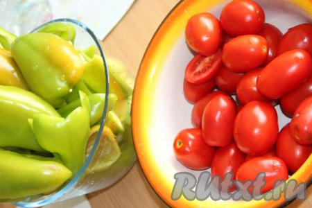 Помидоры и болгарский перец вымыть.