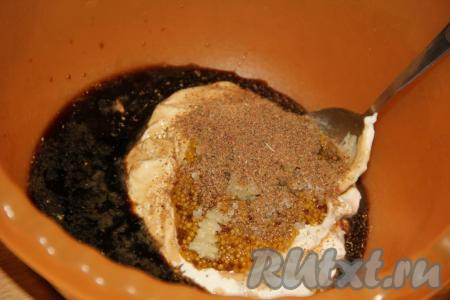 Затем добавить соль и специи.