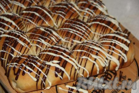 А затем сделать поперечную решётку из белого шоколада.