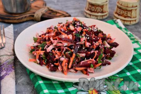 Салат с варёной свеклой и курицей