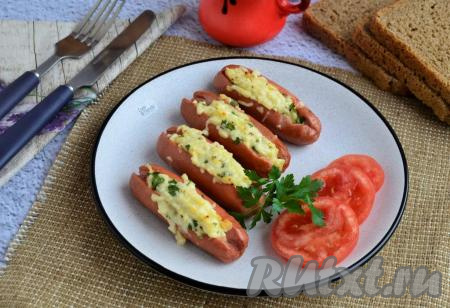 Сосиски, запечённые с сыром в духовке