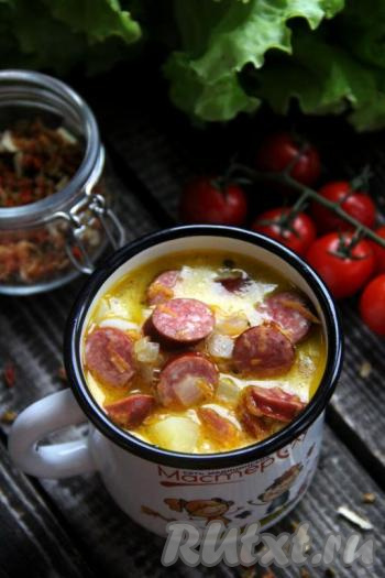 Снять&nbsp;с огня и подать к столу в горячем виде. Суп с копчёными колбасками получается очень вкусным и сытным, а готовится он и достаточно быстро, и просто, попробуйте!