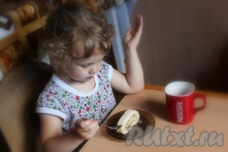 Нарежьте рулет на порционные кусочки и приятного чаепития!