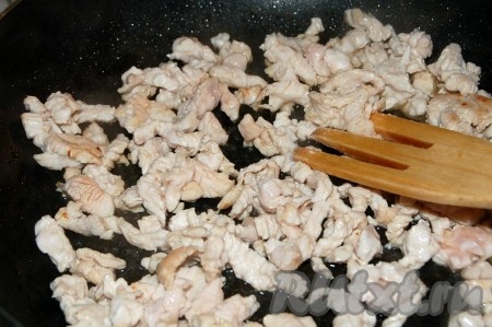 Слегка обжарить на сливочном масле.