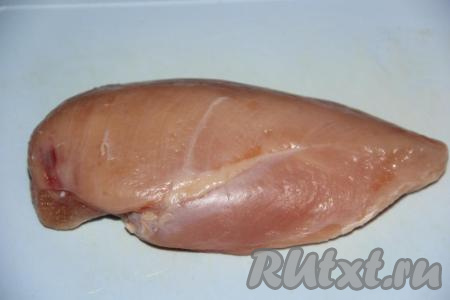 Затем достать филе из соли и промыть под водой, обсушить полотенцем.
