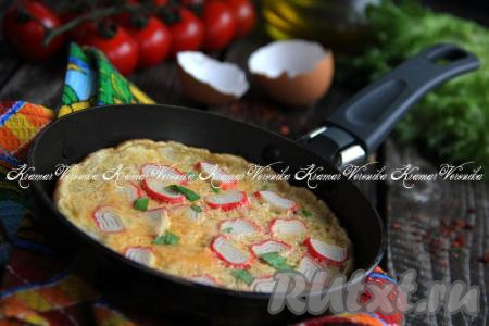 Омлет с крабовыми палочками