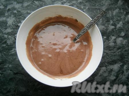 Должно получиться воздушное, нежное тесто, похожее по консистенции на&nbsp;взбитые сливки.