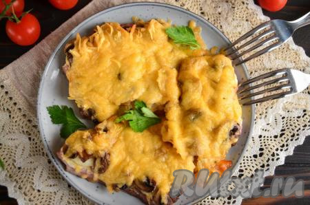 Отбивные из свинины с шампиньонами и сыром в духовке