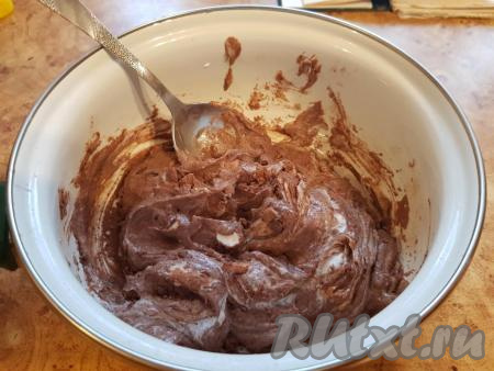 Перемешать содержимое кастрюли.