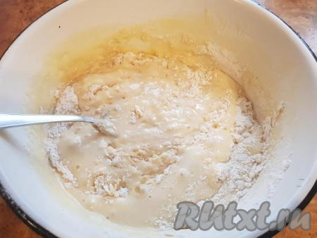 Ложкой перемешать получившуюся массу.