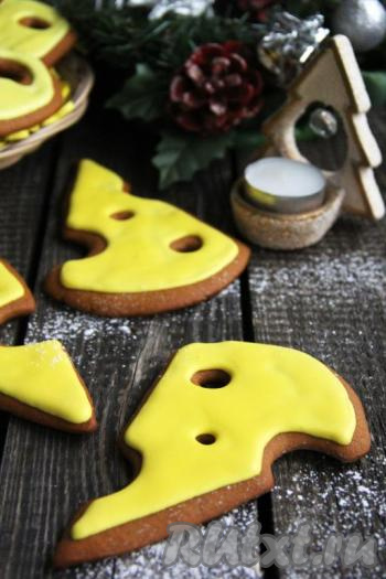 Вот такие красивые, яркие и очень вкусные имбирные пряники с корицей и мёдом у&nbsp;нас получились. Хранить их можно в течение нескольких месяцев в достаточно большой ёмкости, прикрыв, например, полотенцем. По этому удачному рецепту можно приготовить пряники практически к любому празднику, например, к Дню всех влюблённых или к дню рождения, а уж какой формы будет выпечка и как её украсить - решать вам!