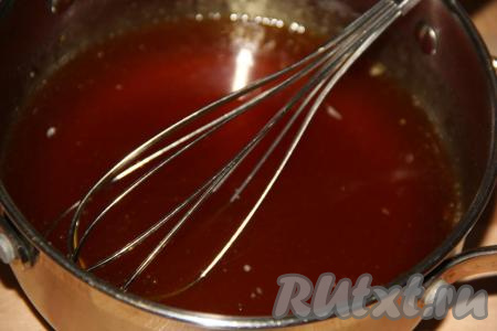 Перемешать венчиком до однородности.