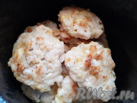 Итоговое количество котлет зависит от их размера. У меня обычно получается 13-15 котлет.