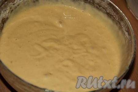 Тесто получится воздушным, нежным, не очень густым.