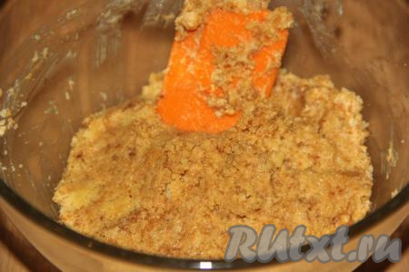 Масса получится слегка липкой.