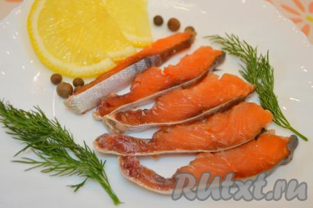 Рыба получается в меру солёной, ароматной и конечно же вкусной. Её можно подать на стол и в качестве холодной закуски, и с картошечкой, да и просто на кусочке хлеба. Засолите гольца в домашних условиях, я думаю, вы будете очень довольны результатом!