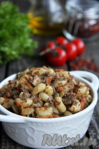 Вкусные, сытные макароны по-флотски, приготовленные с куриной печенью, подать к столу в горячем виде. Отличное блюдо для повседневного меню, попробуйте!