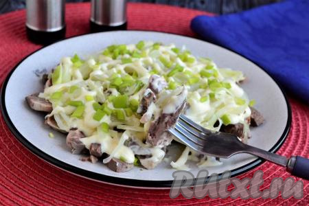 Салат из свиного сердца с маринованным луком