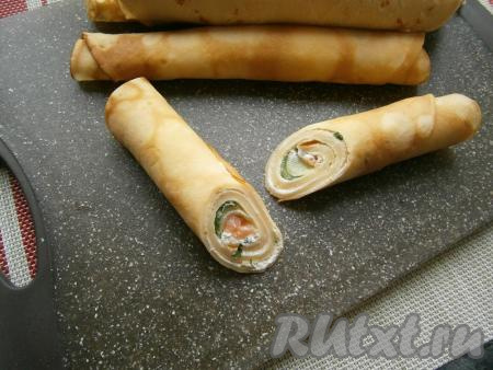 Каждый блин разрезать наискосок пополам.