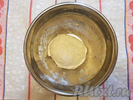 Вымесить хорошо тесто.
