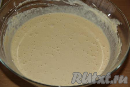 Тесто станет не густым, очень ровным и однородным. Оставить тесто на 1 час в тепле.