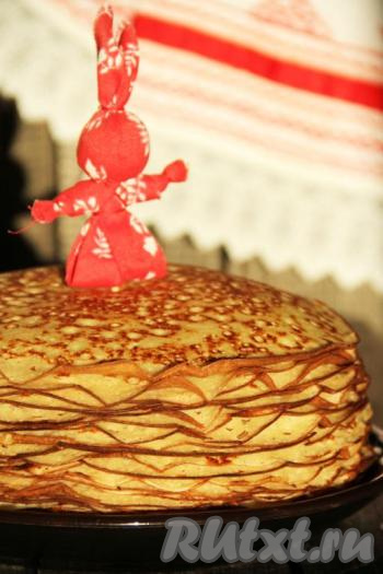 Блинчиков получается целая горка, к столу подаём, дополнив, например, мёдом сгущёнкой или сметанкой. Всем советую приготовить по этому рецепту очень вкусные, тонкие, аппетитные дрожжевые блины на молоке с добавлением манки!