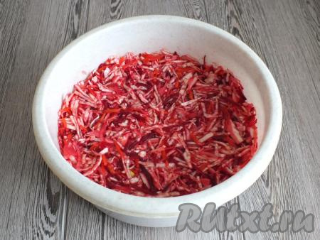 По истечении времени уберите в холодильник на 1-2 суток. Если очень хочется, то после 3 часов нахождения в холодильнике&nbsp;кремлёвскую хряпу&nbsp;можно пробовать.