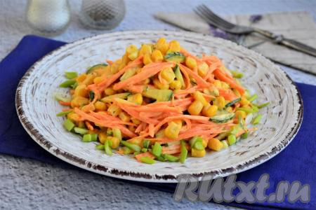 Салат из моркови, огурца и кукурузы
