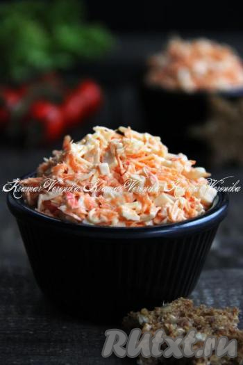 Салат с крабовыми палочками, морковью и сыром
