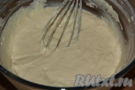 Тесто получится достаточно густым и ровным.