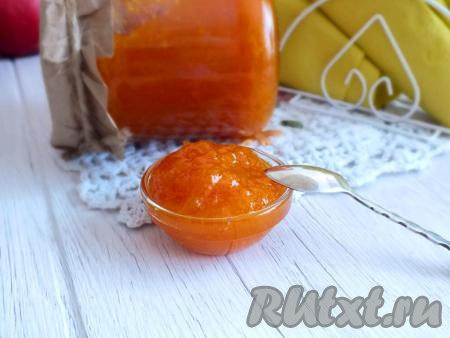 Яркое, "солнечное" варенье&nbsp;из тыквы с мандаринами подавайте к блинам, оладьям или просто к чаю. Оно имеет в меру сладкий вкус и выраженную цитрусовую нотку. О том, что здесь тыква догадаешься не сразу. Возьмите рецепт на заметку!