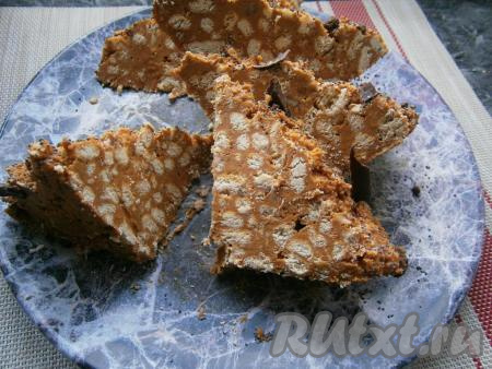 А вот как выглядит торт "Муравейник" из печенья со сгущёнкой в разрезе.