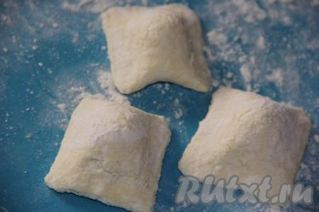 Ячейку, на которую выложена ягодка, накрыть второй ячейкой&nbsp;и защепить края.