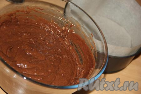 Перемешать тесто венчиком до однородного состояния. Тесто получится не очень густым (как на фото).