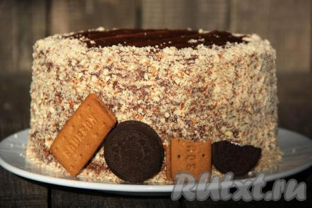 В принципе, наивкуснейший торт "Прекрасная маркиза" готов, я дополнительно бока обсыпала ореховой крошкой и украсила печеньками.