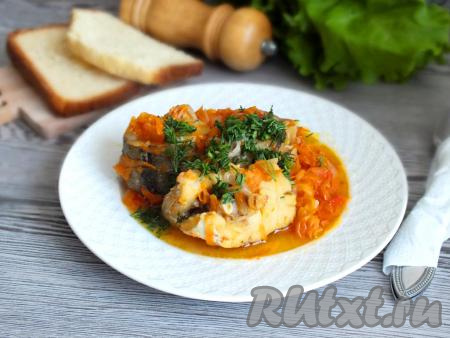 Минтай с овощами, приготовленный в мультиварке, получился нежным и очень вкусным. По этому рецепту можно приготовить и хека или треску. Благодаря тушению в овощах, минтай получается сочным, а овощи приятно дополняют рыбу.