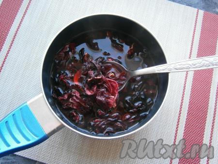 Залить горячей водой и поставить на огонь.