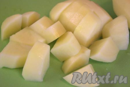 Картофель очистить, нарезать на средние кубики.