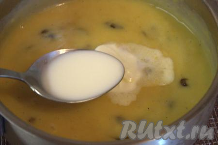 Влить сливки.