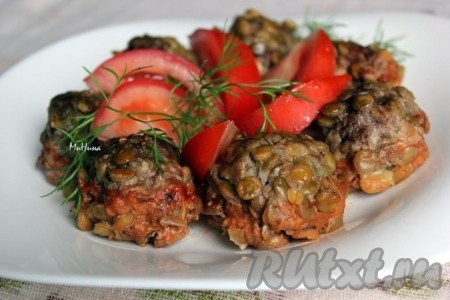 Тефтели из фарша и чечевицы в томатном соусе