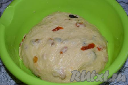 За это время 1 раз обминаем тесто (примерно, через час с начала расстойки).