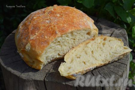 А вот так выглядит хлеб в разере. Хлебушек получается крупнопористым, при нажатии на него быстро восстанавливает форму, с мягким мякишем и хрустящей корочкой, ну настоящий домашний хлеб! Приготовьте ночной хлеб&nbsp;без замеса по этому рецепту,&nbsp;результат вас непременно порадует. Этот хлеб получается очень вкусным и прекрасно подходит к обеду, ужину или завтраку для всей семьи!